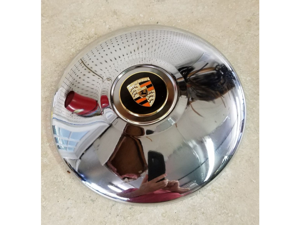914 Hub Cap With Gold Plated Enameled Hubcap Crest