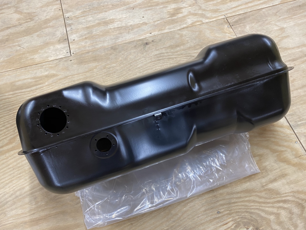 New 914 Fuel (gas) Tank 1974.5-76 With Black Screw On Cap Repro...